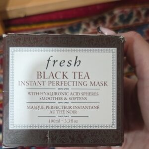 Fresh Black Tea Instant Perfecting Mask - Black and White